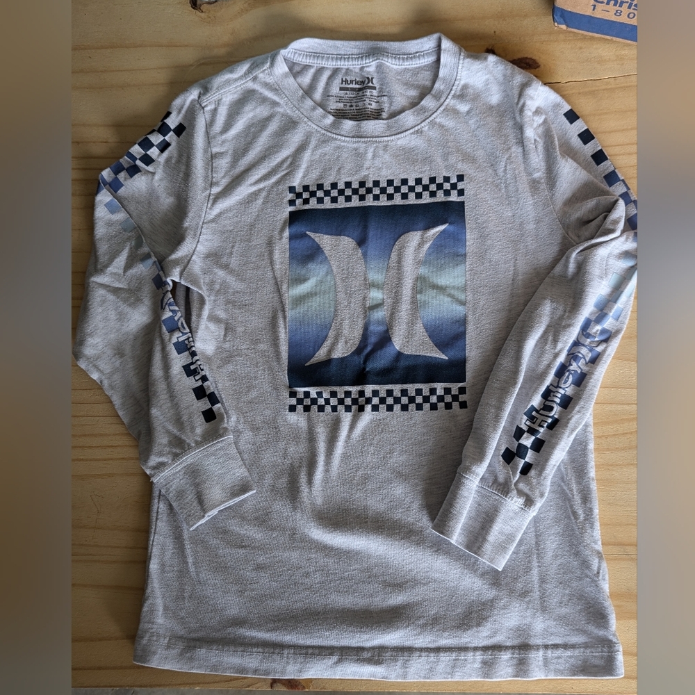Hurley Long Sleeved t-shirt Boys Size 8/10 gently pre-owned